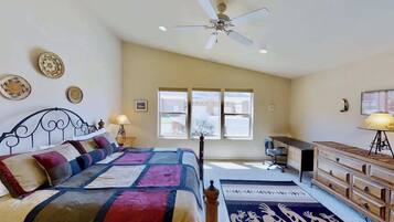 3 chambres, fer et planche à repasser, Wi-Fi gratuit, draps fournis