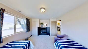 3 bedrooms, iron/ironing board, free WiFi, bed sheets