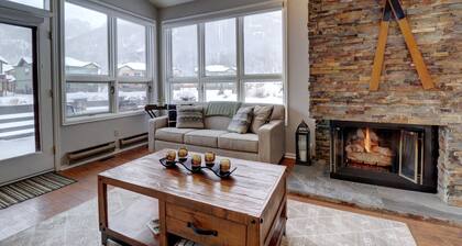 Private Mountain Town home Pet Friendly - with Great Views! WD12