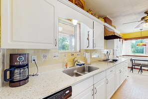 Fridge, microwave, oven, stovetop - Charming, dog-friendly home with patio, grill, & parking - close to town (Fredericksburg)