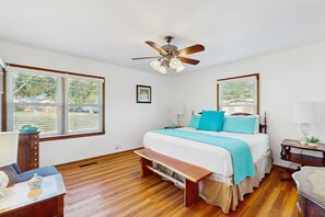 2 bedrooms, iron/ironing board, Internet, bed sheets