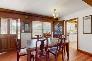 Dining - Charming, dog-friendly home with patio, grill, & parking - close to town (Fredericksburg)