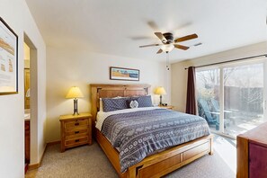 3 chambres, fer et planche à repasser, Wi-Fi, draps fournis