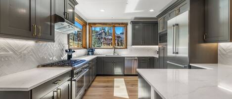 ثلاجة، ميكروويف، فرن، موقد طهي مسطح