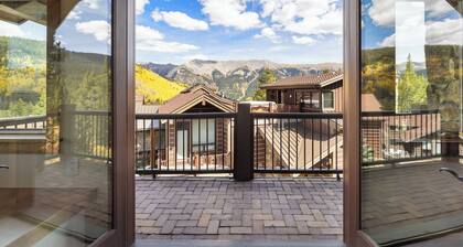 Beautiful Executive Ski In/Ski Rooftop Hot tub! LR962