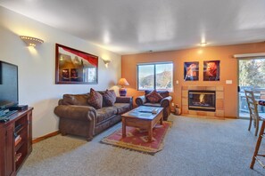 تلفزيون، مدفأة، مشغل دي في دي