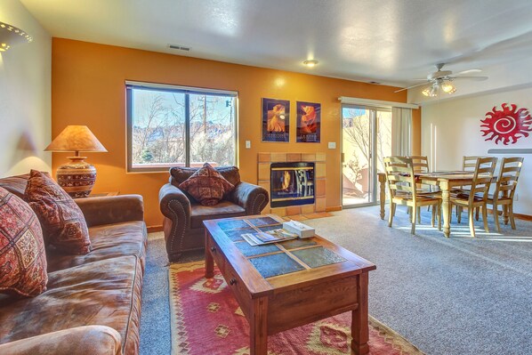 تلفزيون، مدفأة، مشغل دي في دي