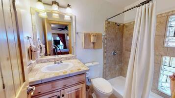 Dusche, Haartrockner, Shampoo