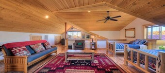 Pack Creek ~ Orchard House: 3 soverom / 2 BA hytte i Moab, soveplass til 8