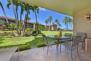 Outdoor dining - Relax and Enjoy West Maui at it's Best! Close to Lahaina and Kaanapali! (Lahaina)
