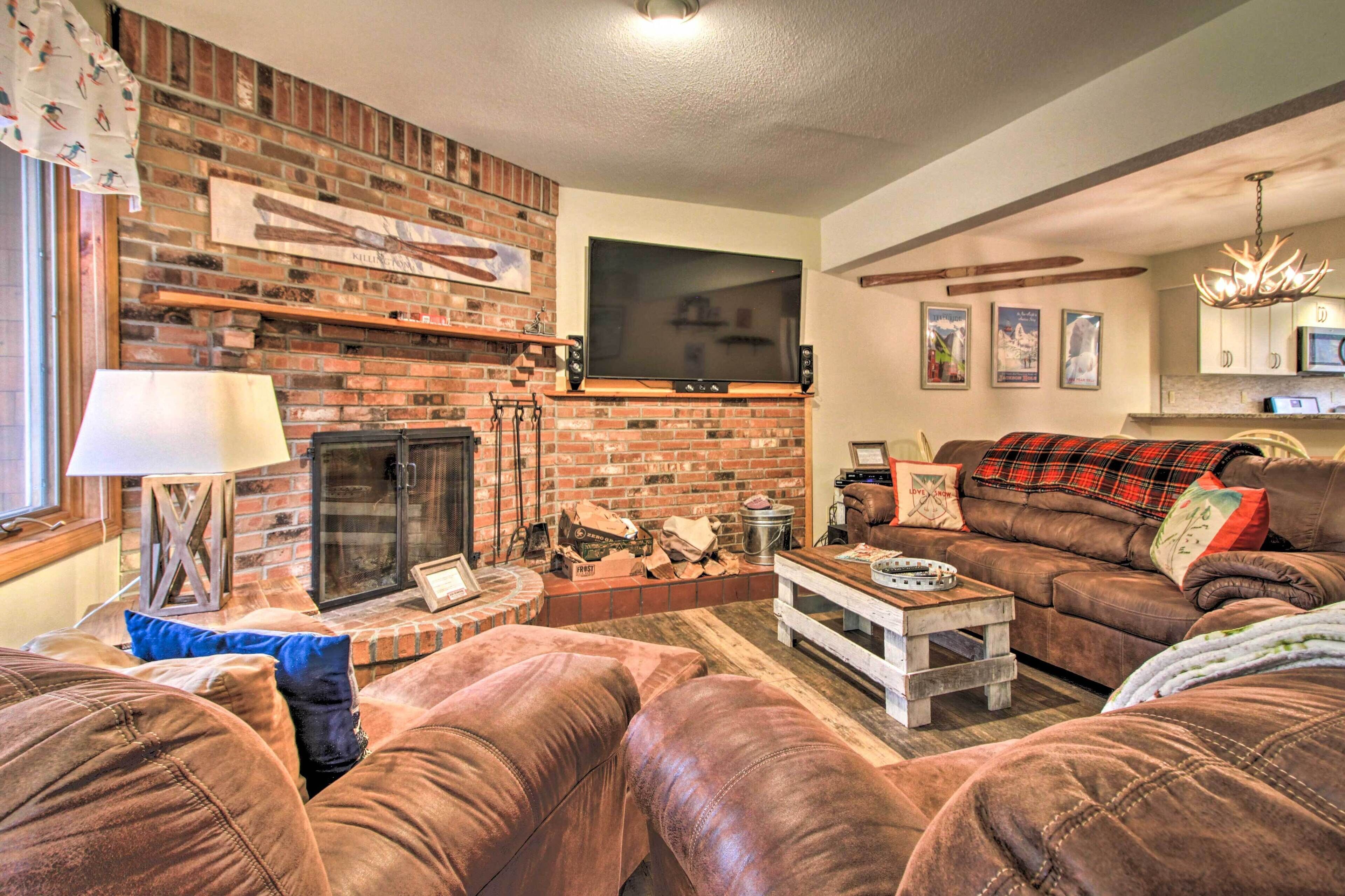 2-Story Townhouse - 1 Mi to Killington Ski Area!