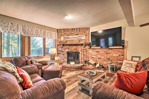 TV, fireplace, music library, stereo