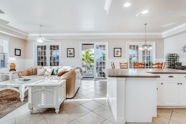 テレビ、DVD プレーヤー、書庫、ビデオライブラリ