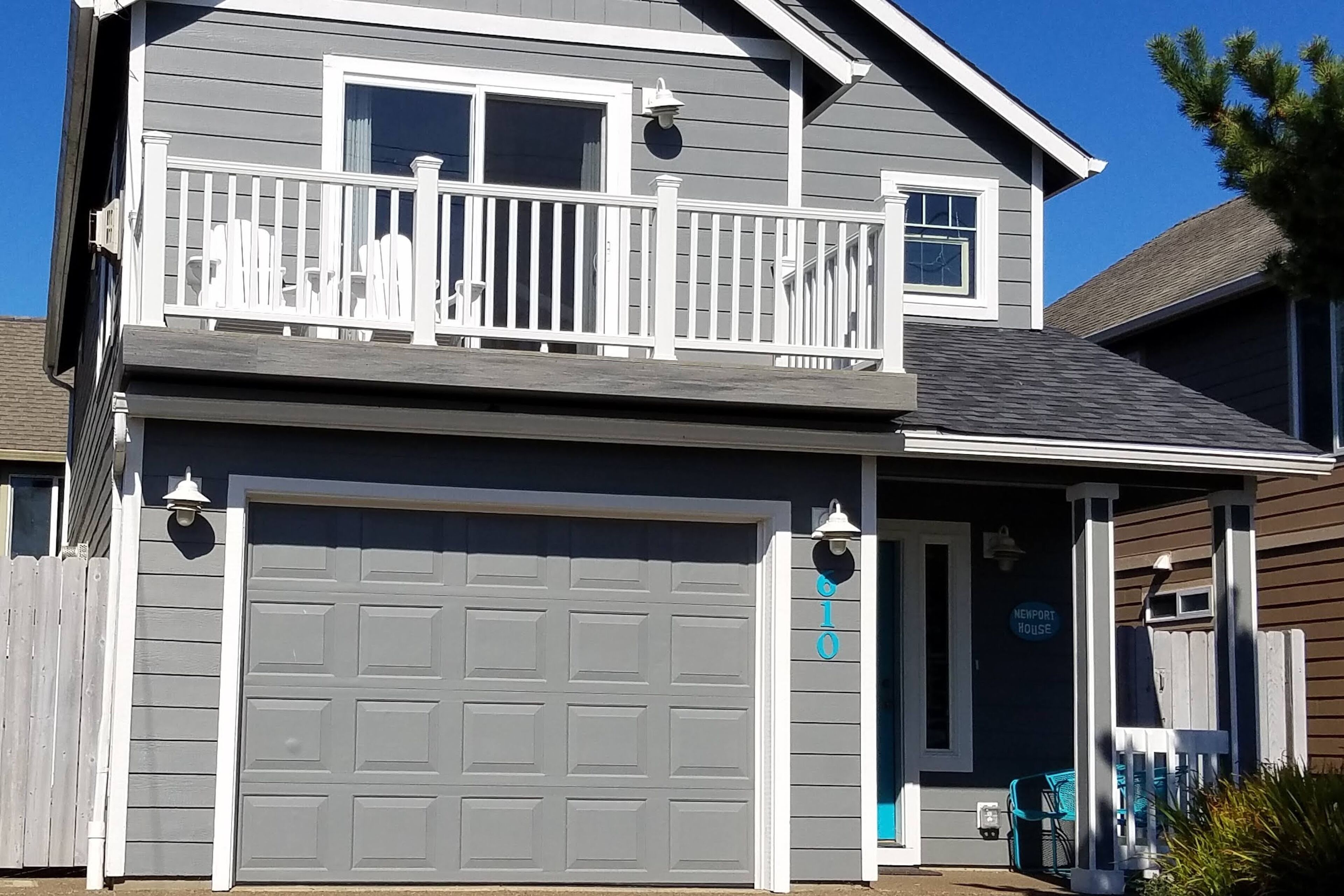 Modern Beach House with Partial Ocean Views - Walk to Nye Beach & Attractions