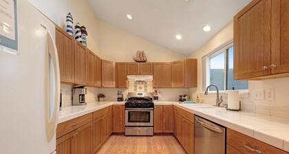 Modern Beach House with Partial Ocean Views - Walk to Nye Beach & Attractions