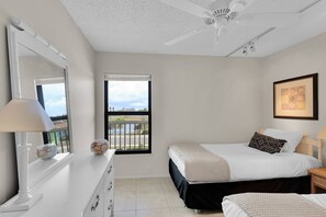 Unclassified image, 4 of 49, button