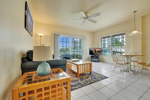 Flat-screen TV, offices - Fort Lauderdale Yacht & Beach Club 416 (Fort Lauderdale)