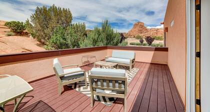 Nestled in the Redrocks | 3 Master Suites | HotTub