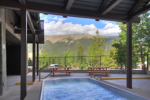 Ski-In/Ski-Out Hotel Room, Steps to American Eagle Lift with Outdoor Hot Tub