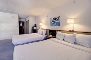 1 bedroom, iron/ironing board, free WiFi, bed sheets - Ski-In/Ski-Out Hotel Room, Steps to American Eagle Lift with Outdoor Hot Tub (Copper Mountain)