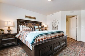 3 soverom, strykejern/-brett, wi-fi og sengetøy