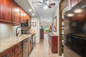 Fridge, microwave, oven, stovetop - Rare Lofted 1BR Garden View Condo at Maui Kaanapali Villas – Unit B233 (Lahaina)