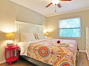 1 bedroom, iron/ironing board, free WiFi, bed sheets - Lakefront Property on Siesta Key Among Tropical Landscape W/ Heated Pool (Siesta Key)