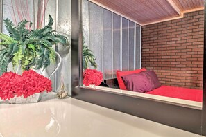 2 quartos, acesso à internet, roupa de cama