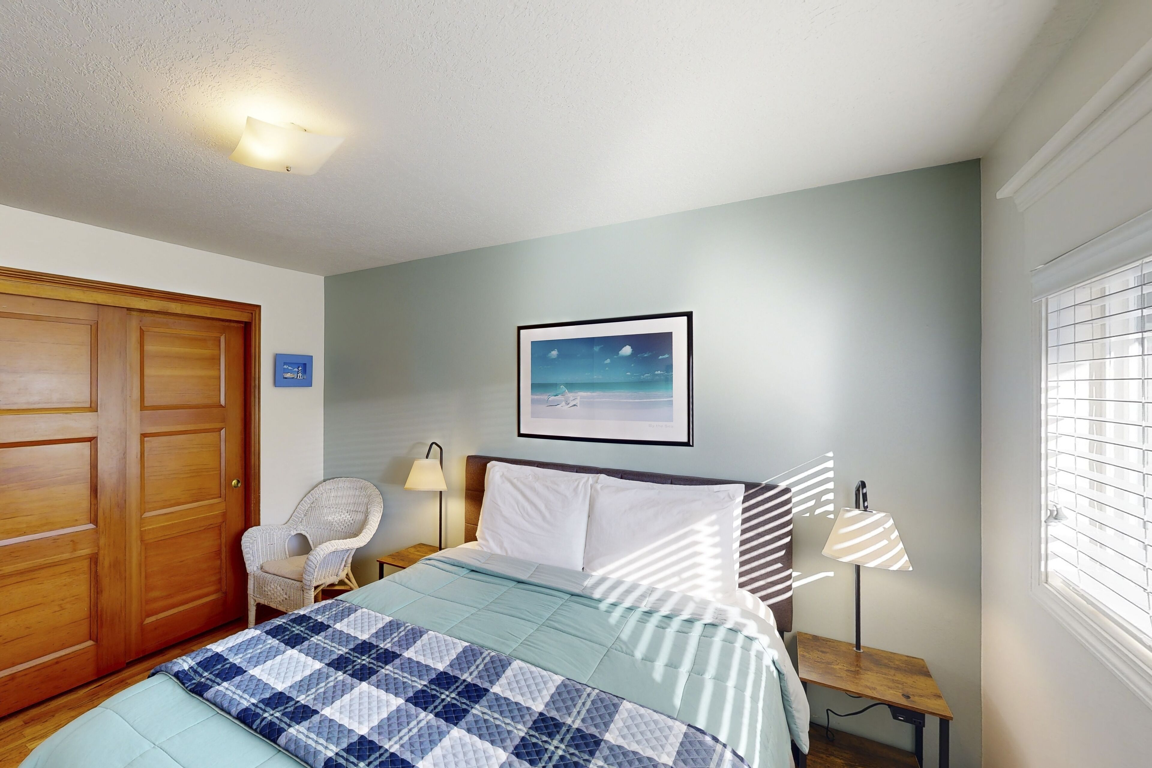 2 bedrooms, iron/ironing board, internet, bed sheets