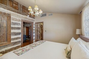 5 quartos, acesso à internet, roupa de cama