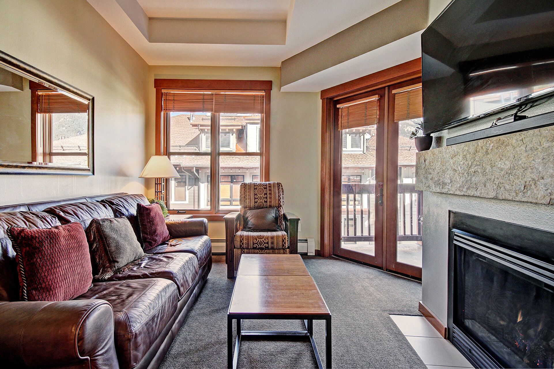 Best Location On The Mountain, Amazing View, Outdoor Hot Tub, TRUE Ski in/ski out. CO405