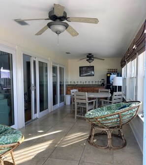 Outdoor dining - 6 bdrm home W/Beach & Bay Access (Cape San Blas)