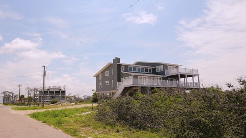 6 bdrm home W/Beach & Bay Access