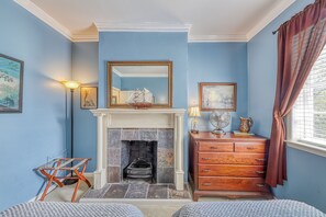 2 bedrooms, iron/ironing board, Internet, bed sheets