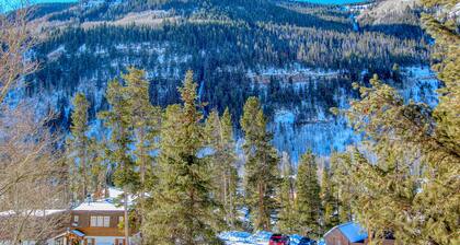 Cozy ski condo with easy access to slopes near hiking and natural beauty