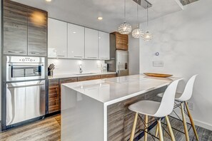 Fridge, microwave, stovetop, dishwasher - 15th-floor oceanfront condo with pool, central AC & beach access (Ocean City)