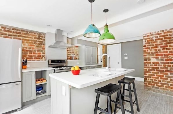 Fridge, microwave, oven, stovetop