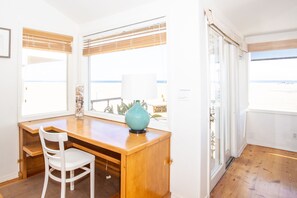 Interior - Largest Oceanfront Rental in Newport Beach - Right on Boardwalk (Newport Beach)