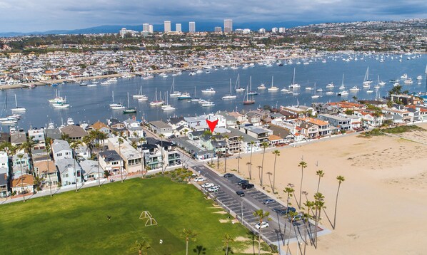 Marina - Largest Oceanfront Rental in Newport Beach - Right on Boardwalk (Newport Beach)