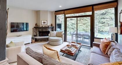 Buntes Chalet am Fluss mit Gemeinschaftspool und Whirlpool - in der Nähe der Skipisten