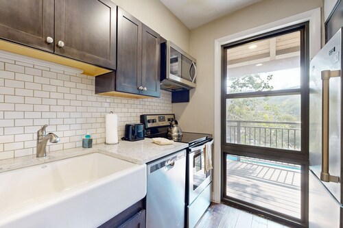 Newly Renovated Condo - on the Bus Line