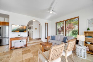 Fernseher, DVD-Player, Stereoanlage