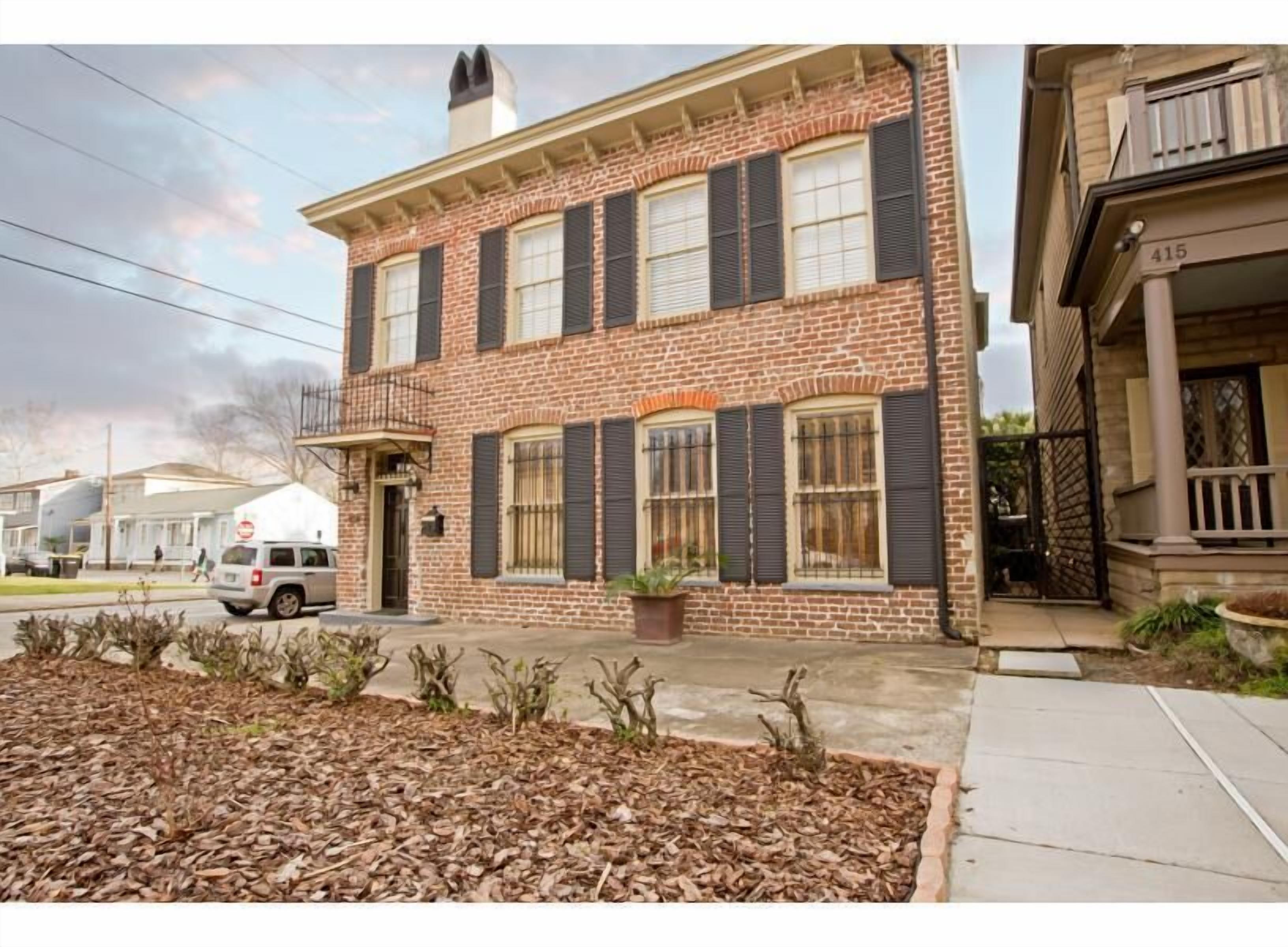 Large Historic Home w/ Parking Close to Forsyth Park by Lucky Savannah