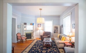 TV - Historic 3 Bedroom Home on Oak Shaded Tattnall Street by Lucky Savannah (Savannah)