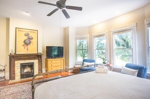 1 slaapkamer, een strijkplank/strijkijzer, gratis wifi, beddengoed