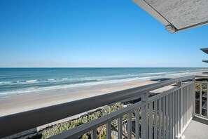 Property grounds - Luxury, direct oceanfront 2/2, top-floor corner with wrap-around balcony and heated pool (New Smyrna Beach)