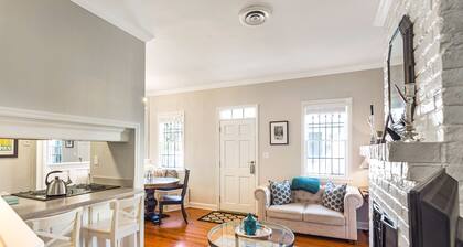 Cottage on Congress w/ Private Parking & Courtyard by Lucky Savannah