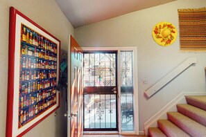 Interior - Elati Guesthouse: Walkable Home in Arts District (Denver)