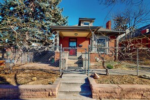 Exterior - Elati Guesthouse: Walkable Home in Arts District (Denver)