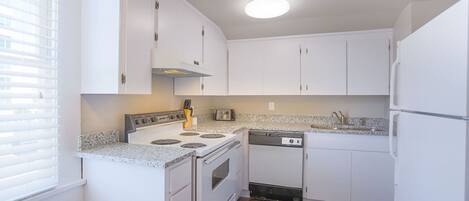 Réfrigérateur, four, plaque de cuisson, lave-vaisselle